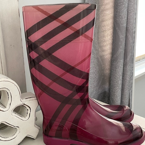 Burberry Rain Boots - Picture 5 of 7